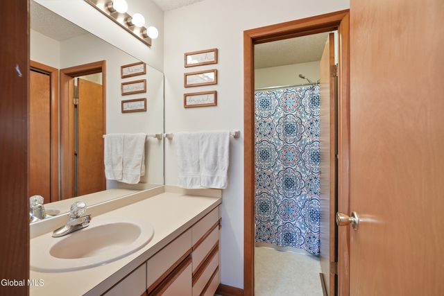 7 Lea Court, Colonie, NY 12309