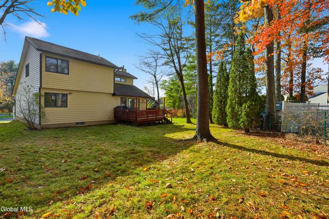 7 Lea Court, Colonie, NY 12309