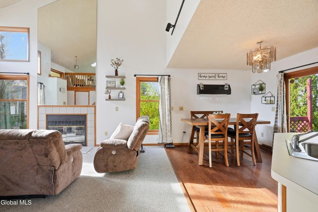 7 Lea Court, Colonie, NY 12309