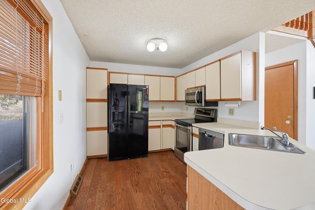 7 Lea Court, Colonie, NY 12309