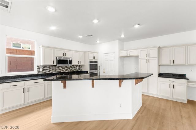 10001 Sharp Ridge Avenue, Las Vegas, NV 89149