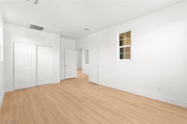 10001 Sharp Ridge Avenue, Las Vegas, NV 89149