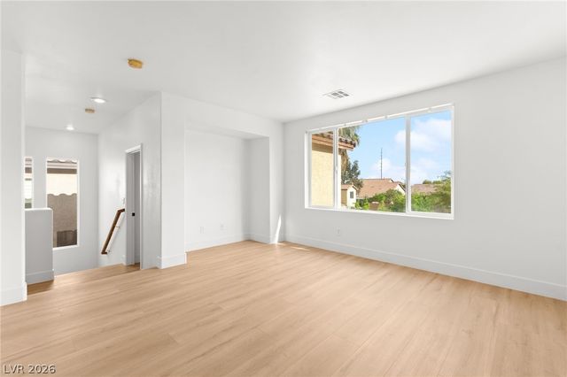 10001 Sharp Ridge Avenue, Las Vegas, NV 89149