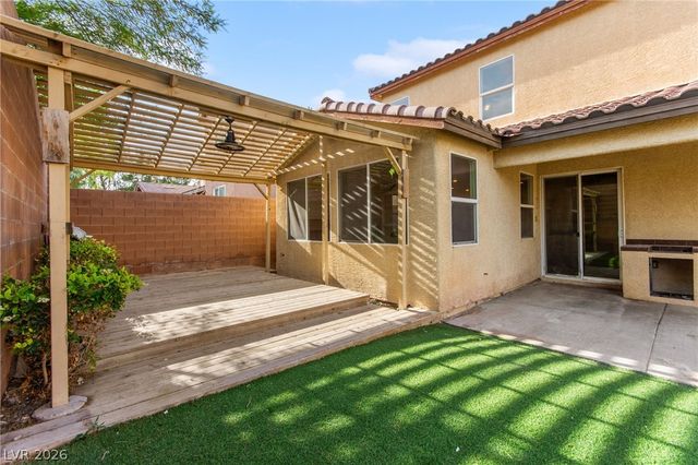 10001 Sharp Ridge Avenue, Las Vegas, NV 89149