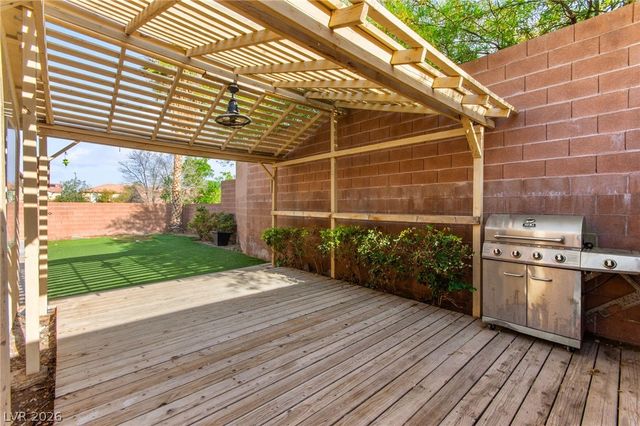 10001 Sharp Ridge Avenue, Las Vegas, NV 89149