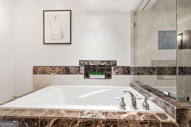 2870 Pharr Court South NW 2505, Atlanta, GA 30305