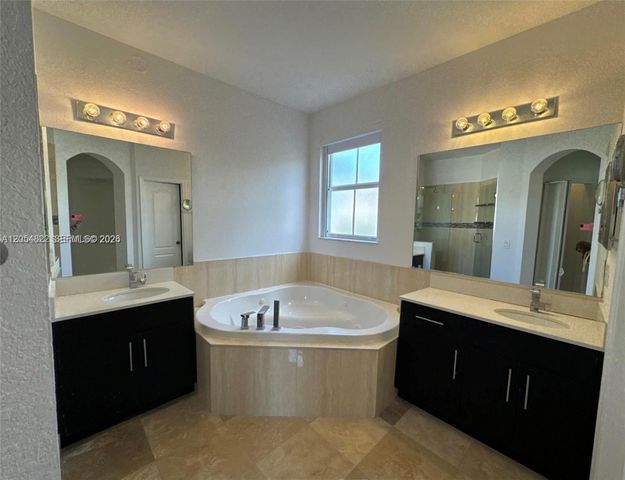 7563 NW 112th Place, Doral, FL 33178