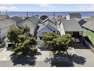 929 Nw SPRING St, Newport, OR 97365