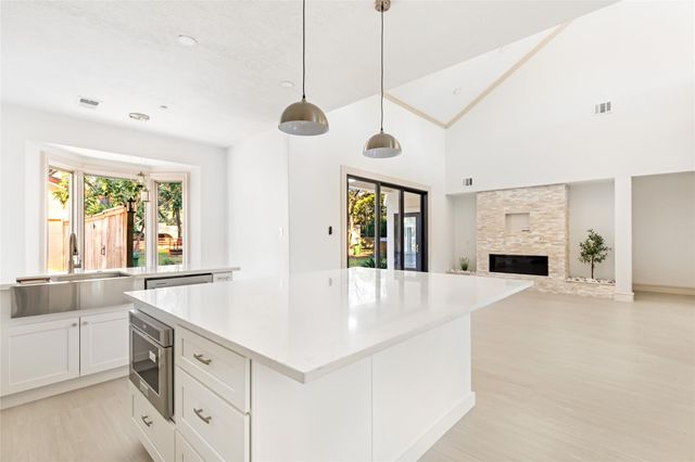 1207 Vista Del Lago Drive, Huffman, TX 77336