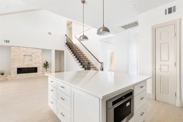 1207 Vista Del Lago Drive, Huffman, TX 77336