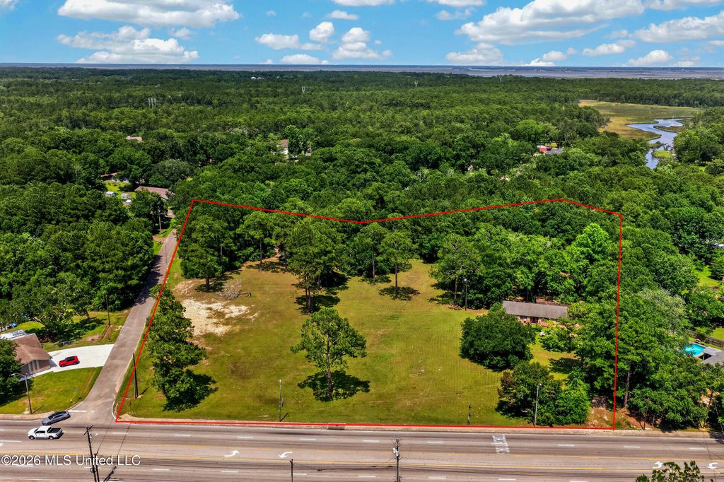 4212 Gautier Vancleave Road, Gautier, MS 39553