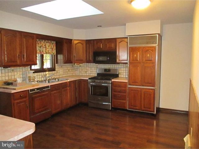 740 PERKINS LN, Beverly, NJ 08010