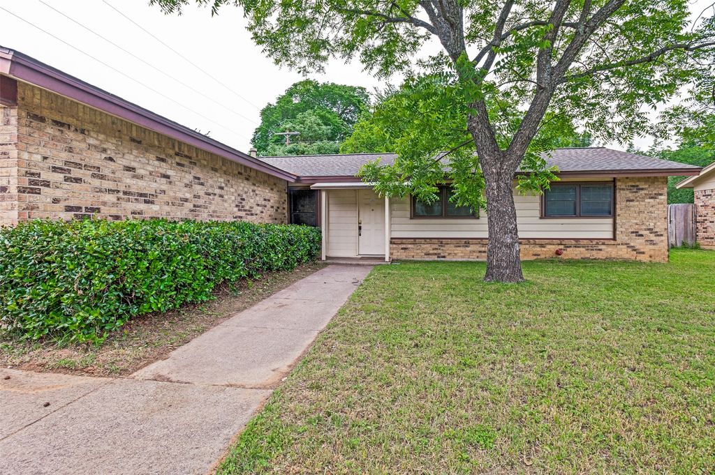 2605 Hollywood Drive, Arlington, TX 76013
