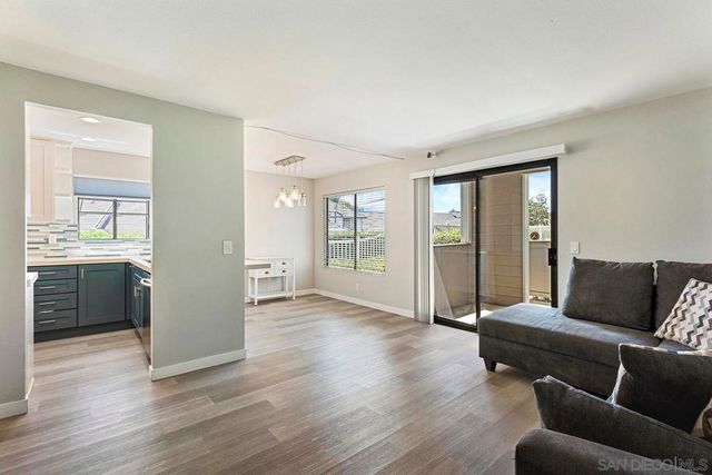 1059 Shadowridge Drive 7, Vista, CA 92081