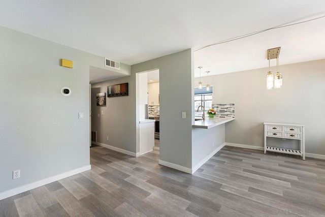 1059 Shadowridge Drive 7, Vista, CA 92081