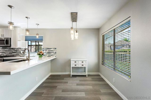 1059 Shadowridge Drive 7, Vista, CA 92081