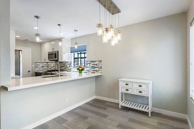 1059 Shadowridge Drive 7, Vista, CA 92081