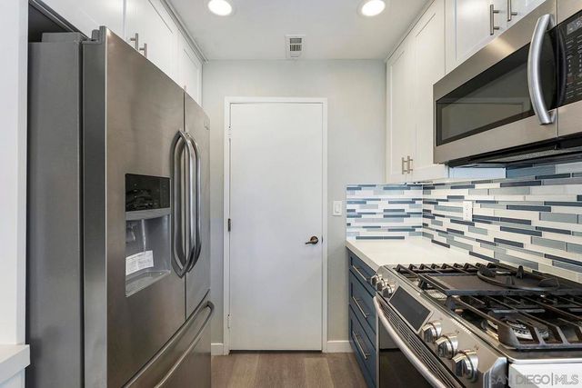 1059 Shadowridge Drive 7, Vista, CA 92081