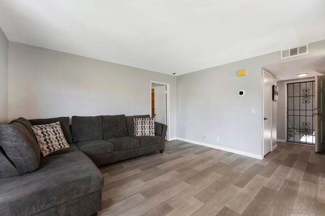 1059 Shadowridge Drive 7, Vista, CA 92081