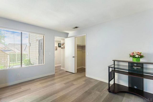 1059 Shadowridge Drive 7, Vista, CA 92081