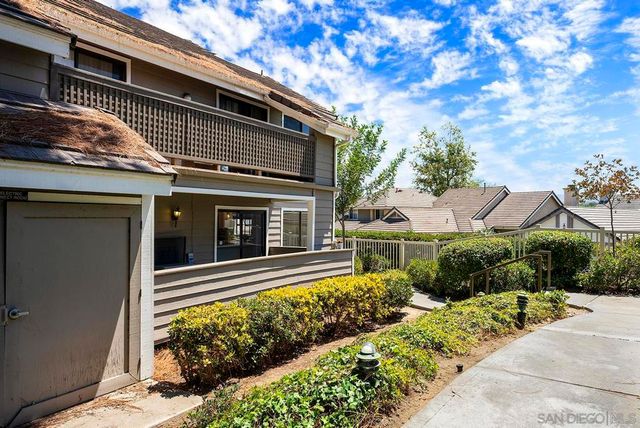 1059 Shadowridge Drive 7, Vista, CA 92081