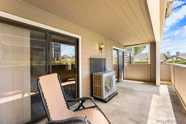 1059 Shadowridge Drive 7, Vista, CA 92081