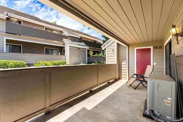 1059 Shadowridge Drive 7, Vista, CA 92081