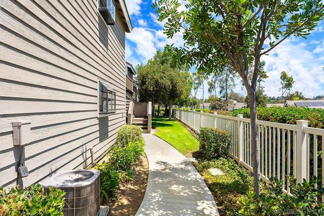 1059 Shadowridge Drive 7, Vista, CA 92081