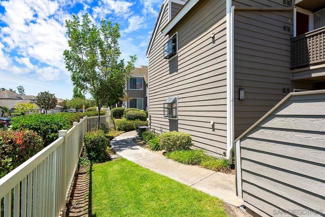 1059 Shadowridge Drive 7, Vista, CA 92081