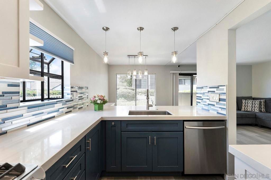 1059 Shadowridge Drive 7, Vista, CA 92081