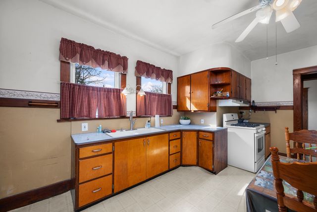 817 Grant Street, Bettendorf, IA 52722