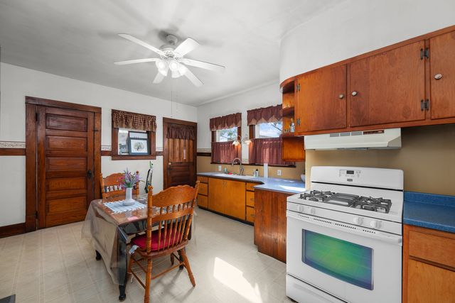 817 Grant Street, Bettendorf, IA 52722