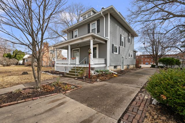 817 Grant Street, Bettendorf, IA 52722