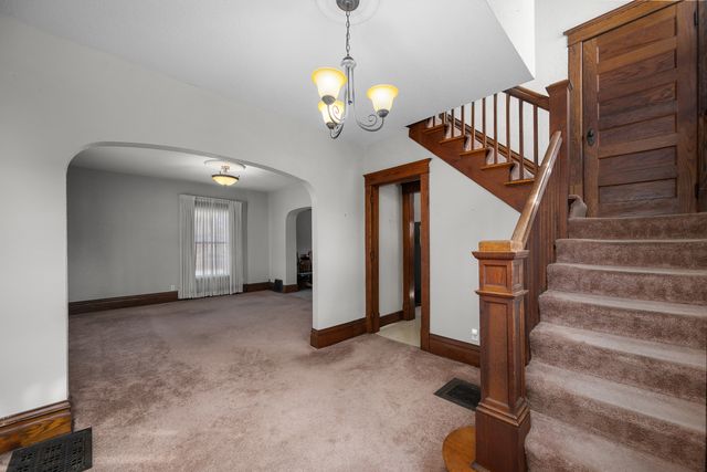 817 Grant Street, Bettendorf, IA 52722