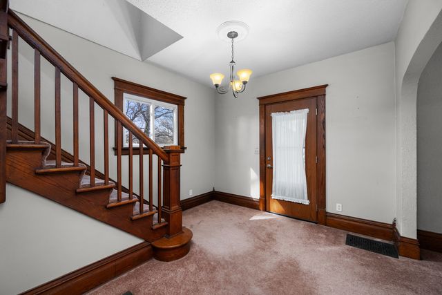 817 Grant Street, Bettendorf, IA 52722