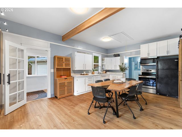 6832 MACLEAY Rd Se, Salem, OR 97317