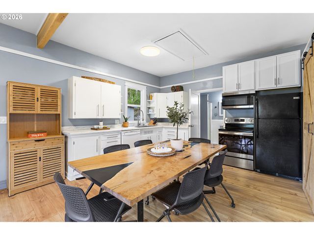 6832 MACLEAY Rd Se, Salem, OR 97317