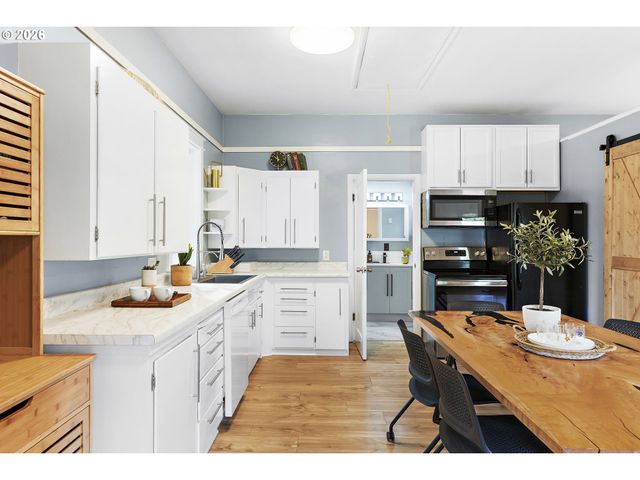 6832 MACLEAY Rd Se, Salem, OR 97317