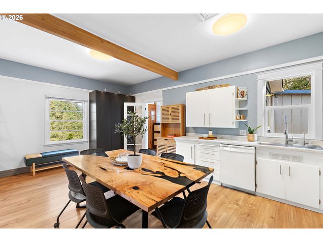 6832 MACLEAY Rd Se, Salem, OR 97317