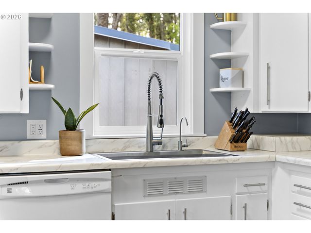 6832 MACLEAY Rd Se, Salem, OR 97317