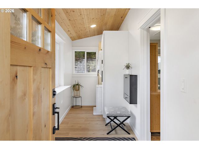 6832 MACLEAY Rd Se, Salem, OR 97317