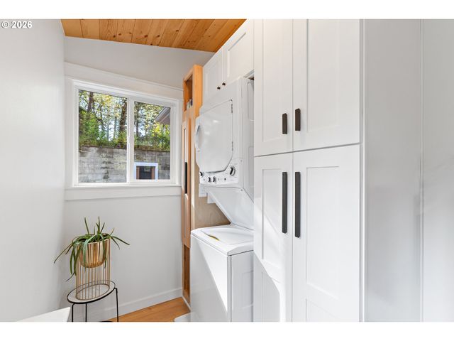 6832 MACLEAY Rd Se, Salem, OR 97317