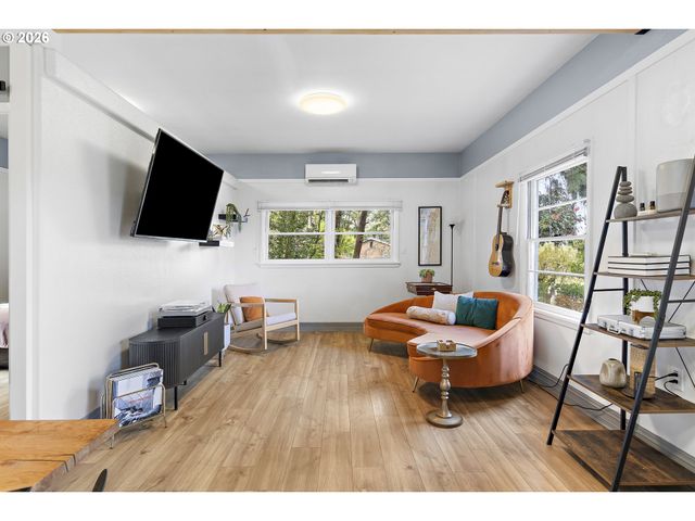 6832 MACLEAY Rd Se, Salem, OR 97317