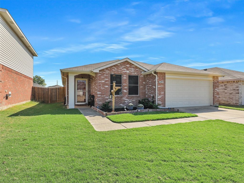 6201 St James Place, Denton, TX 76210