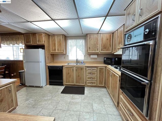 1285 Sussex way, Hayward, CA 94544