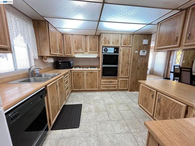 1285 Sussex way, Hayward, CA 94544