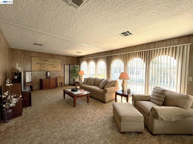 1285 Sussex way, Hayward, CA 94544