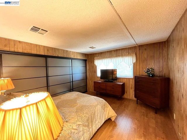 1285 Sussex way, Hayward, CA 94544