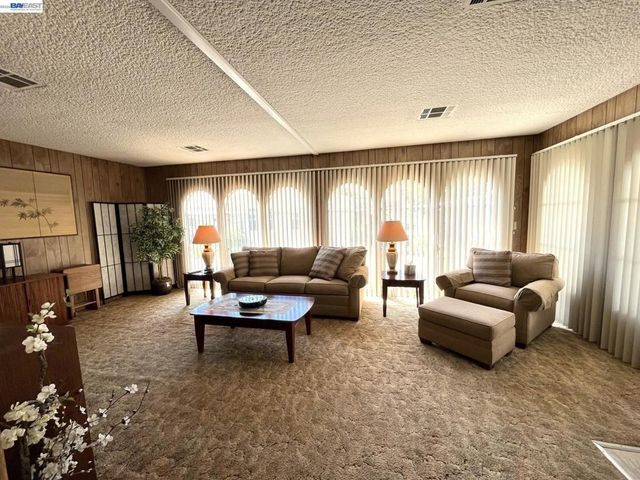 1285 Sussex way, Hayward, CA 94544