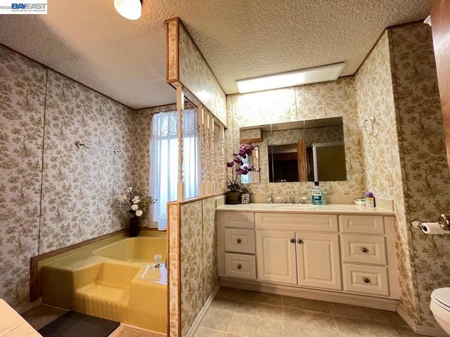 1285 Sussex way, Hayward, CA 94544
